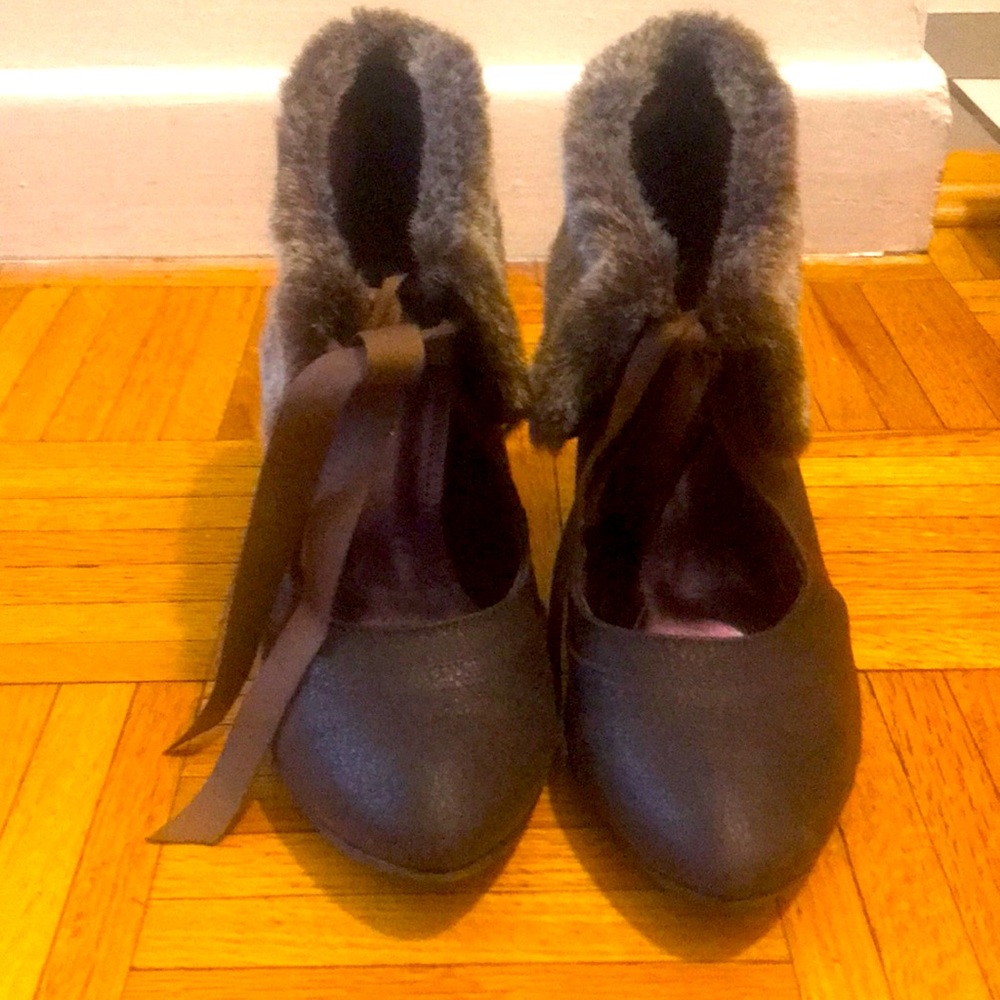 Winter Heeled Boots - image 3